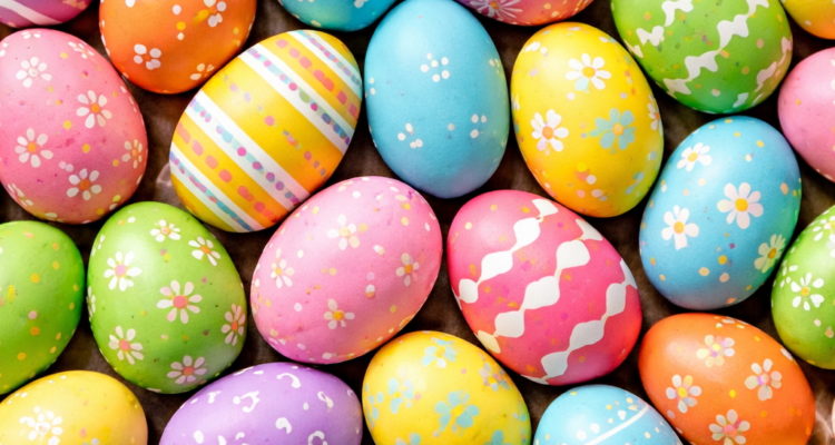 Fargerike påskeegg i detalj